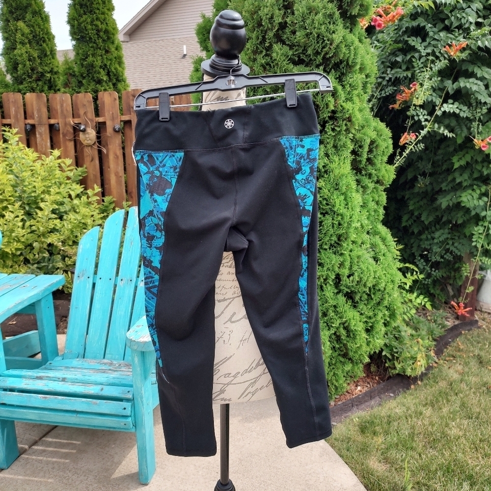 Gaiam Small Capri Workout Leggings!